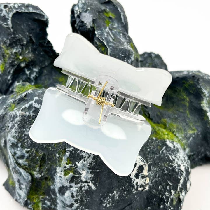 BIG-EYED GHOST HAIR CLAW CLIP - Image 3