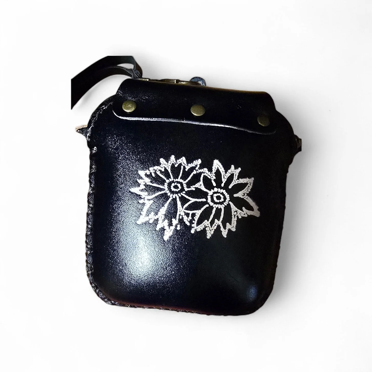 VAMPIRE BAT LEATHER COIN PURSE - Image 3
